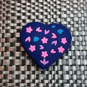 5/$10 Heart crocs charm/jibbitz